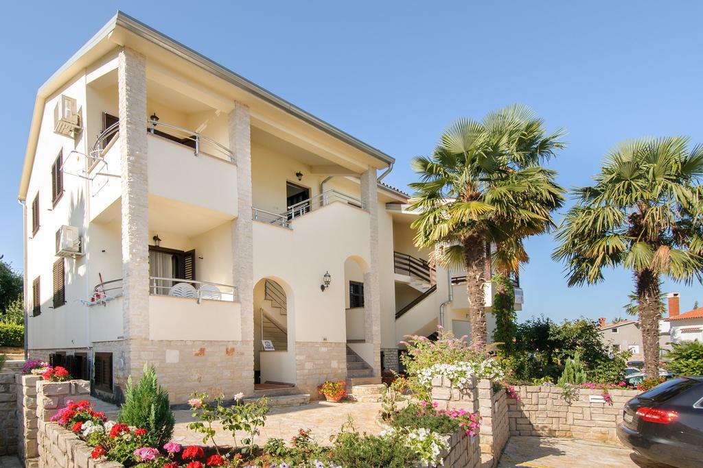 Apartments Marizela Porec Exterior photo