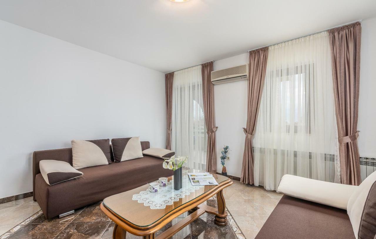 Apartments Marizela Porec Exterior photo